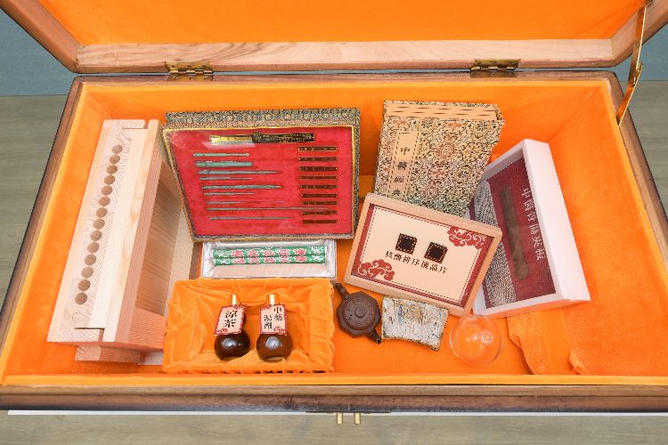 ����������ҽҩ����������Ʒ�ġ����ⱦ�С��������������Ŵ���ͼ