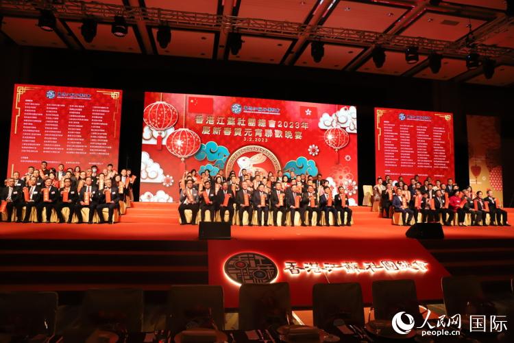 �ո����ؼα�����һ�á������� ��С����