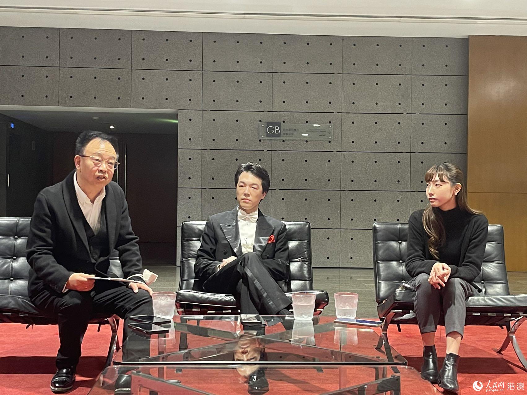 ���ֻ�ǰ��ָ���ι�����ͼ�У���С���ٻľ���ӣ��ͼ�ң����ܲɷá����������� ����÷��