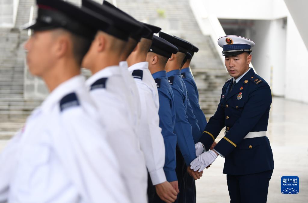 3��29�գ�������������������������Ȼ�ѧԺѧԱ������ϰ���ڹ��ݽ�������ʽ���в���ѵ����3��28�գ�������������������������Ȼ�ѧԺѧԱ������ϰ���ڹ�����ʽ���ࡣ�˴�Ϊ������ϰ���һ�ڣ���42��ѧԱ��Ԥ�����ڹ�160�����������������������ְ����Ա�μ���ϰ���»������ �˻� ��