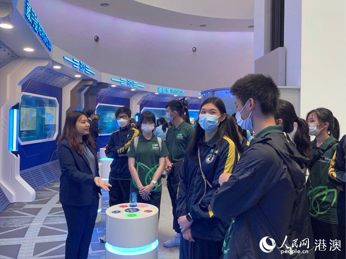 ���Ż������䲼30����չ���ֳ�������Ա����Ϊ��չѧ�������ý�廥������������������ ����÷��