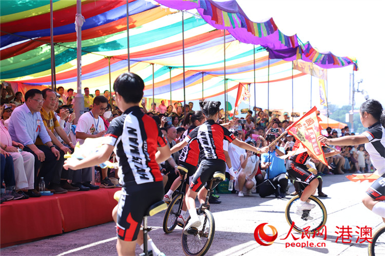 ��Ļ��ʽ�ϣ�ѧ���������ֳ����ݡ������� ��С����