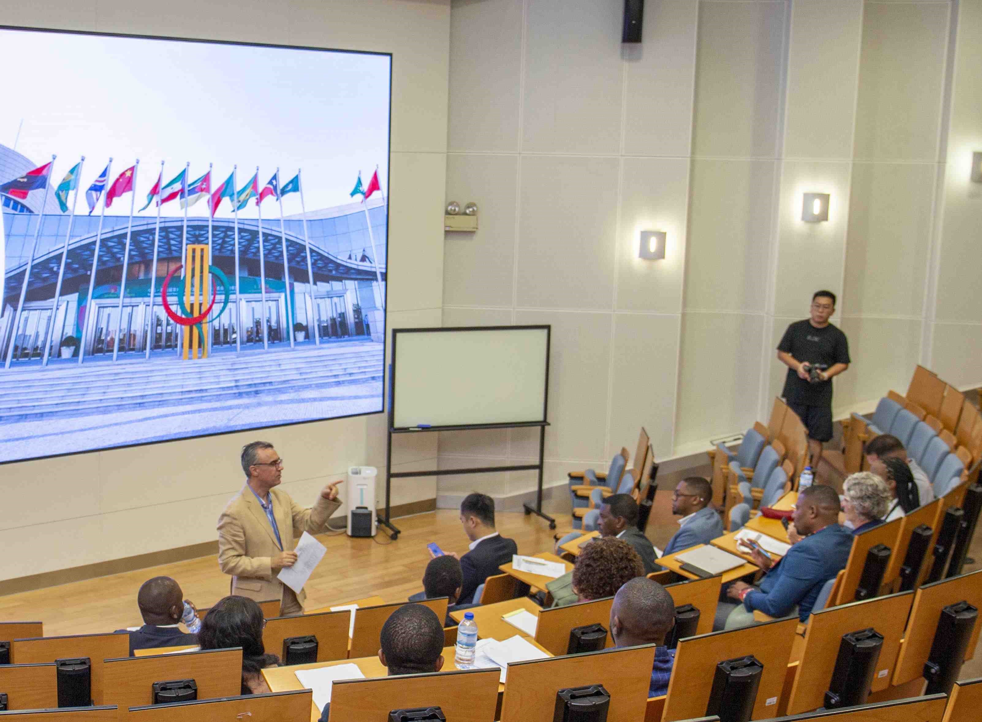 ���ް�γ�ѧϰ���й���������Ҿ�ó������̳�������鴦�����칫�ҹ�ͼ��