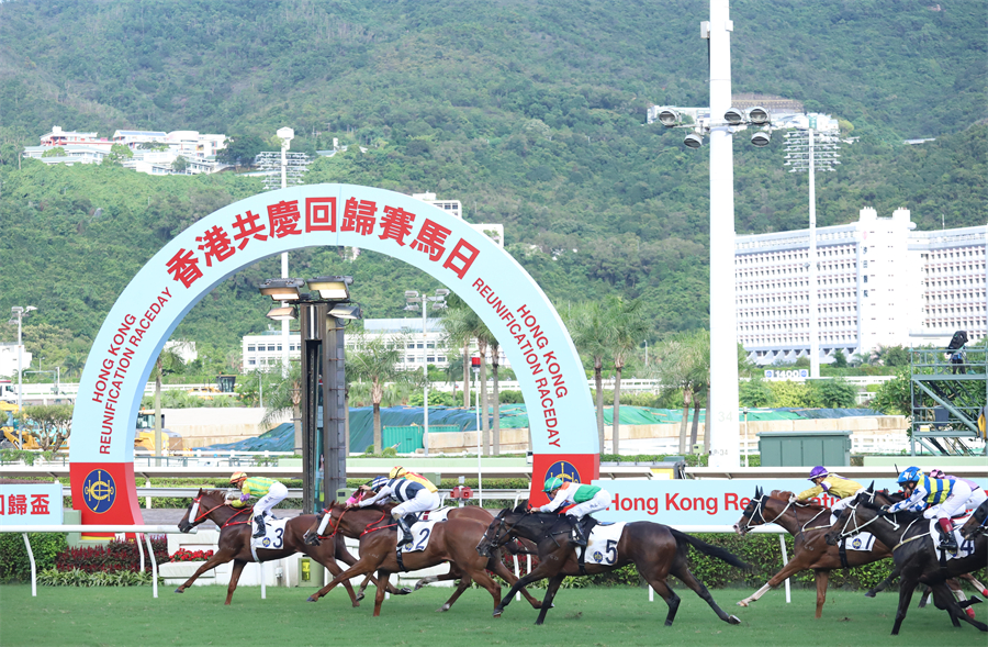 ͼ.Ϊ��ף��ۻع����26���꣬�����������ɳ�������ٰ조��۹���ع������ա������������ ��С���㣩