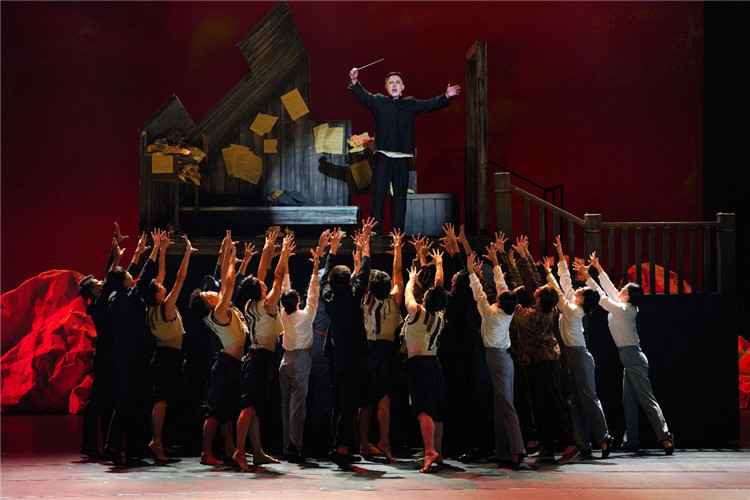 ͼΪ�ݳ��ֳ���������婽��赸�Ź�ͼ��