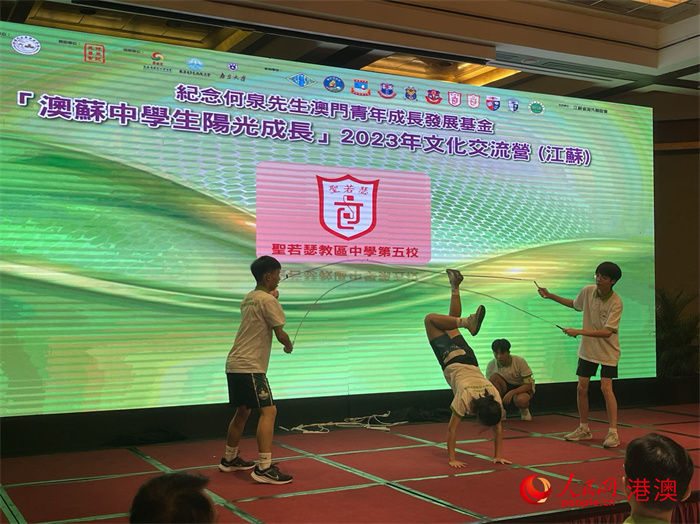 ͬѧ������������չʾ���ԵĲŻ������������� ����÷��