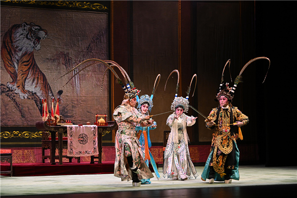 ����Ϸ������˫�۰Գ���֮Ӫ���ᡷ�ݳ��ֳ�����۶����ѧ��ͼ