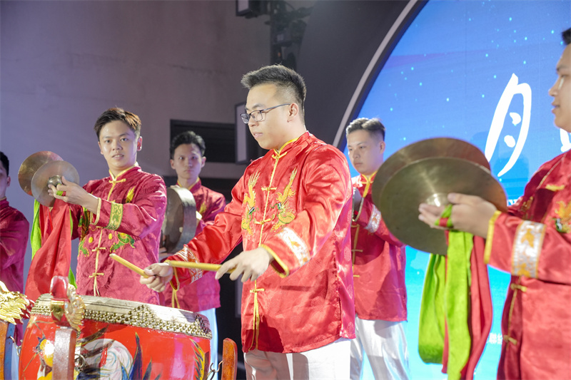 ���ݴ���Ľ�Ŀ�ǳ����Ͼ��Ļ����Ź�ͼ