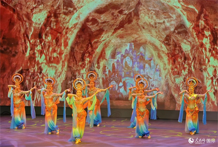 �赸���������衷�ڻ��˶��������֡��赸�ľ����������˿��ζ�ʯ��������ۼ�ıڻ�ͼ�������������� ��ѧ֪��