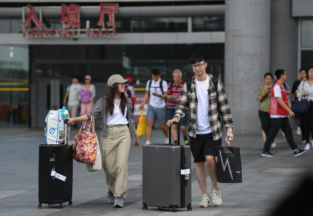 10��6�գ��ÿʹ�������ڰ��뾳���»������ ë˼ٻ ��