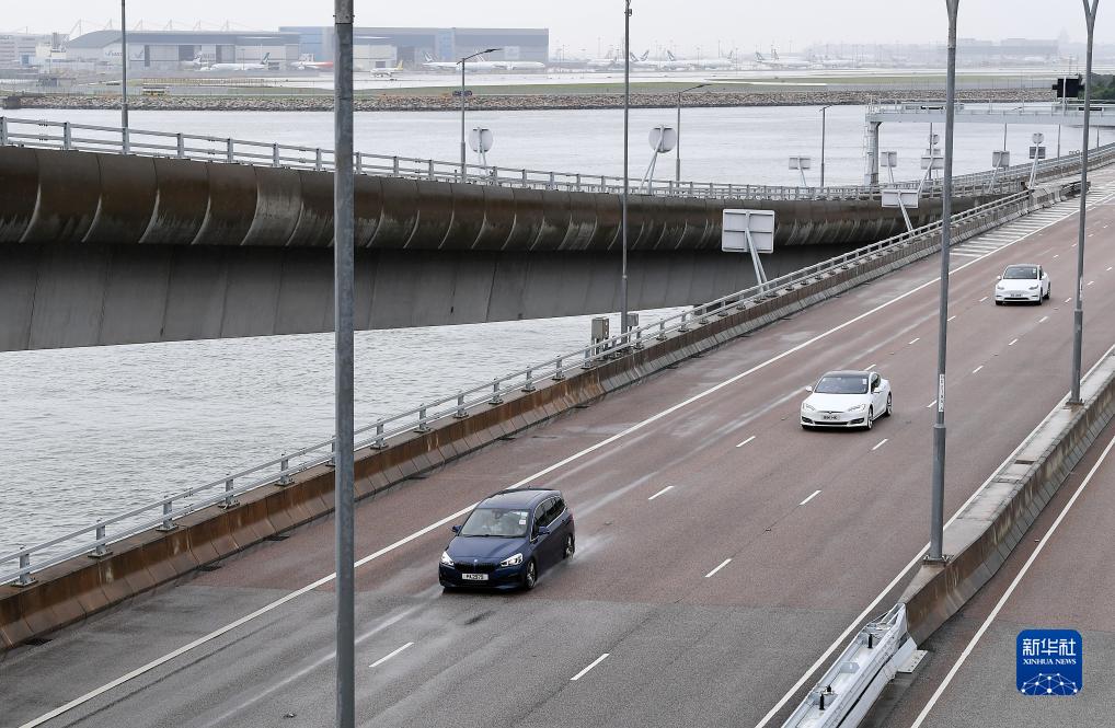 7��1�գ�������ʻ�ڸ���Ĵ�����۶Ρ��»������ ���� ��