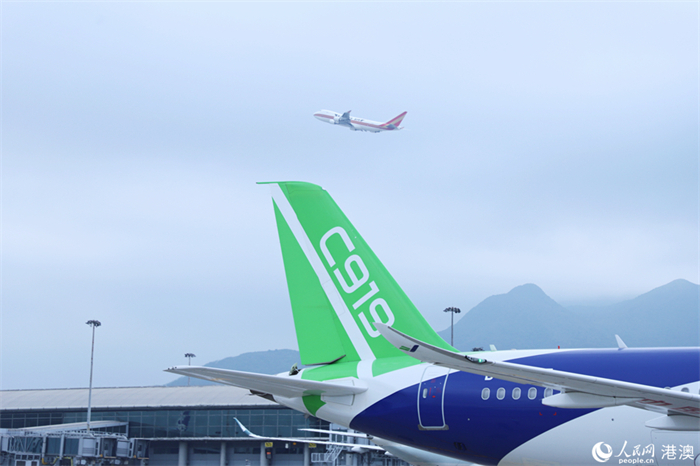 �����ɻ�C919β���������� ����������