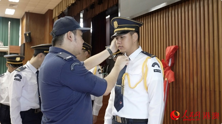 ���������ܻ�������Ӷ����ڸ�������ѧ����ӵ�ͬѧ���ṩָ���������� ��ӧ����