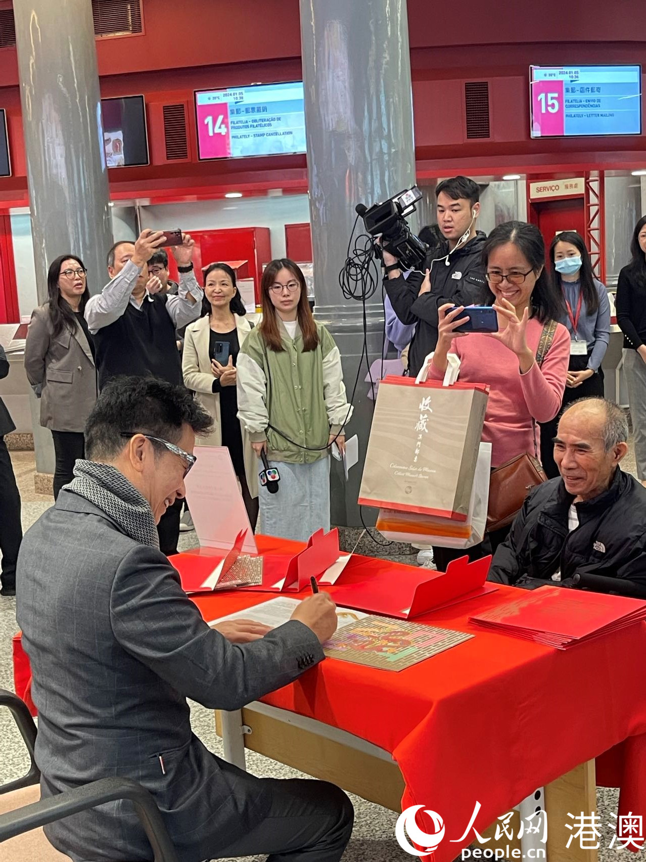 ͼΪ��Ʊ���ʦ���Ӷ�����Ϊ���ʰ�����ǩ�������������߸���÷�㣩