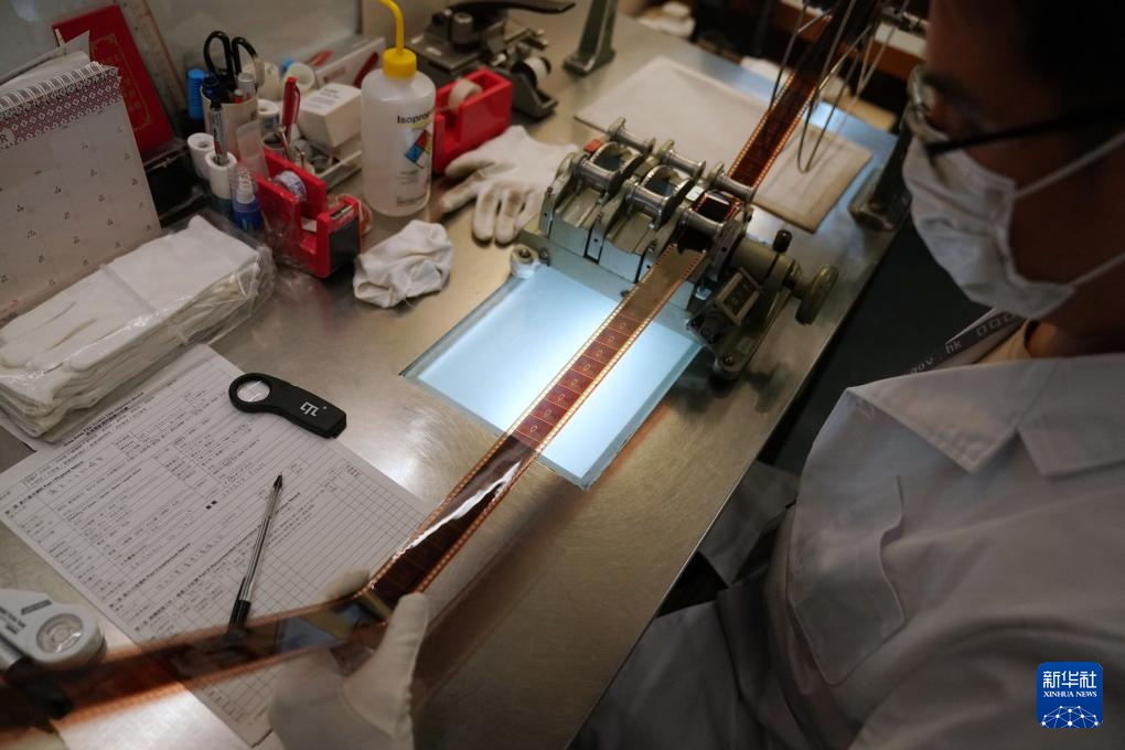 ����۵�Ӱ���Ϲݽ�Ƭ�޸��ң���Ƭ�޲�ʦ���Ű״�ӡ�����������һΪ��Ƭ����ϡ���2023��12��13���㣩���»������ ���� ��