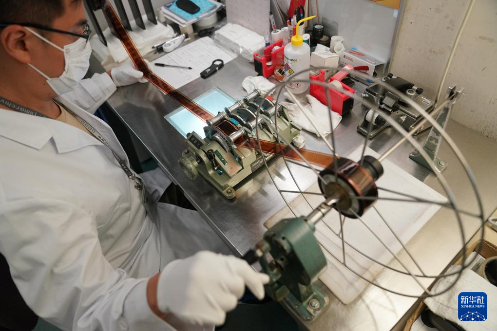 ����۵�Ӱ���Ϲݽ�Ƭ�޸��ң���Ƭ�޲�ʦ���Ű״�ӡ�����������һΪ��Ƭ����ϡ���2023��12��13���㣩���»������ ���� ��