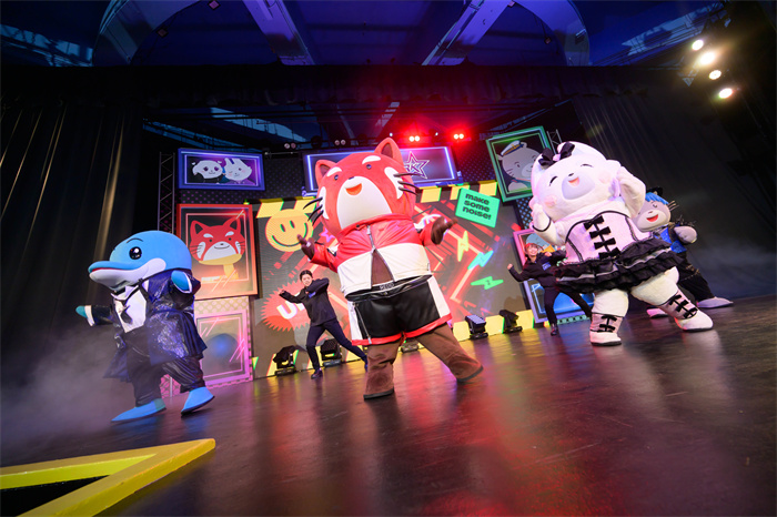 ��ۺ���԰����������������ţ���԰���ظ����裬��ÿ͹������ꡣ����ۺ���԰��ͼ��