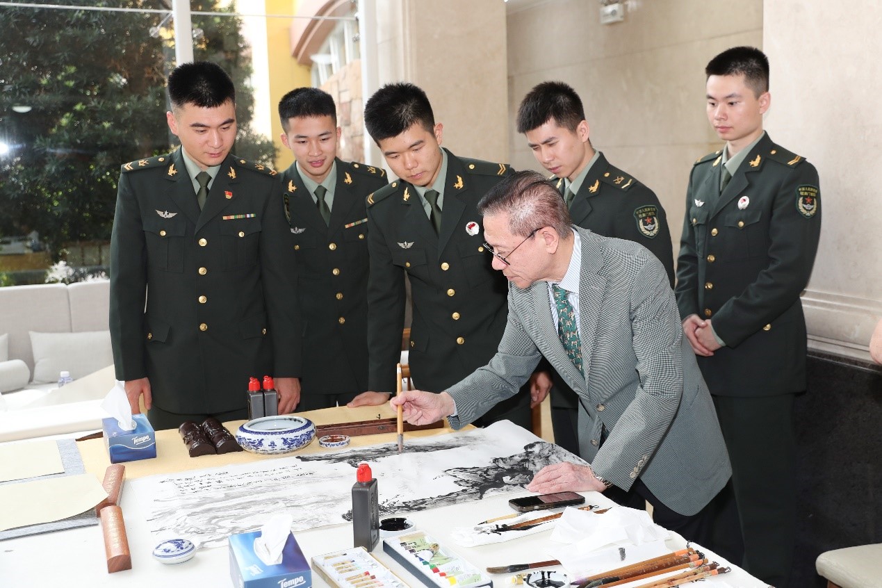 ͼΪ�黭����פ�Ĳ��ӹٱ��ǽ����滭�ĵá�����˧�㣩