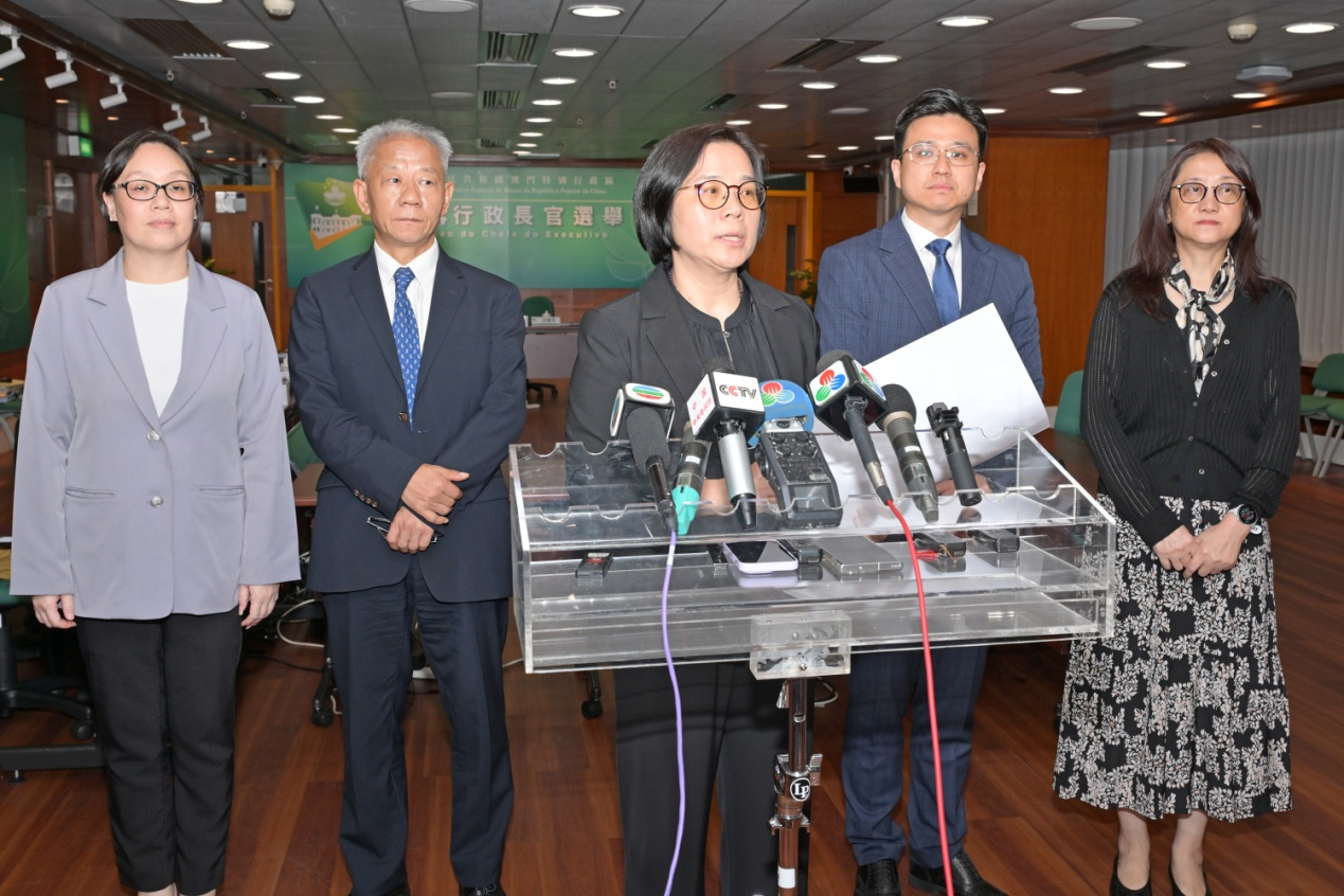 ͼΪ��������ѡ�ٹ���ίԱ����ϯ��������ý���ܻ��顣�����������������žֹ�ͼ��