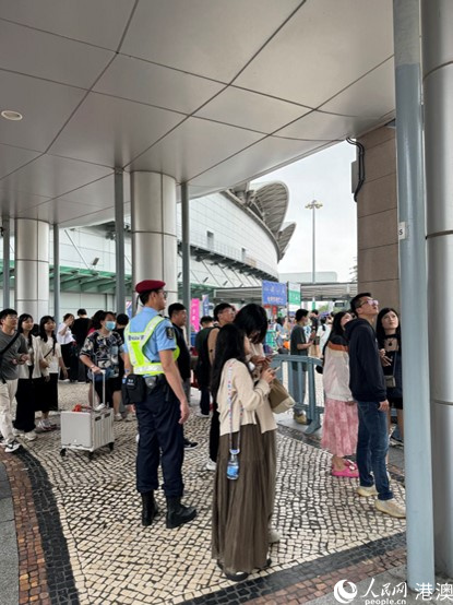 ͼΪ3������İ��Ź�բ�ڰ���������Ϊ���У��й�ִ����Ա�ֳ�ά�����򡣣��������߸���÷�㣩