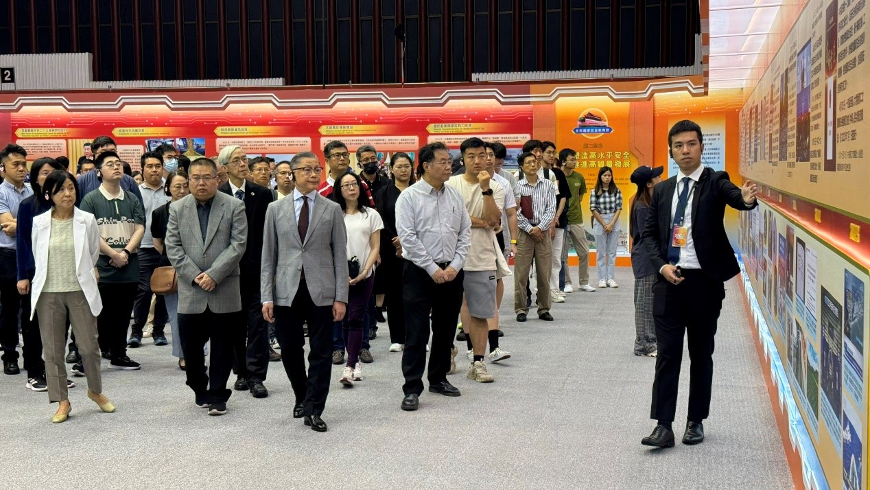 ���Ŵ�ѧʦ��ְԱ�ι�ȫ����Ұ�ȫ����չ�����Ŵ�ѧ��ͼ