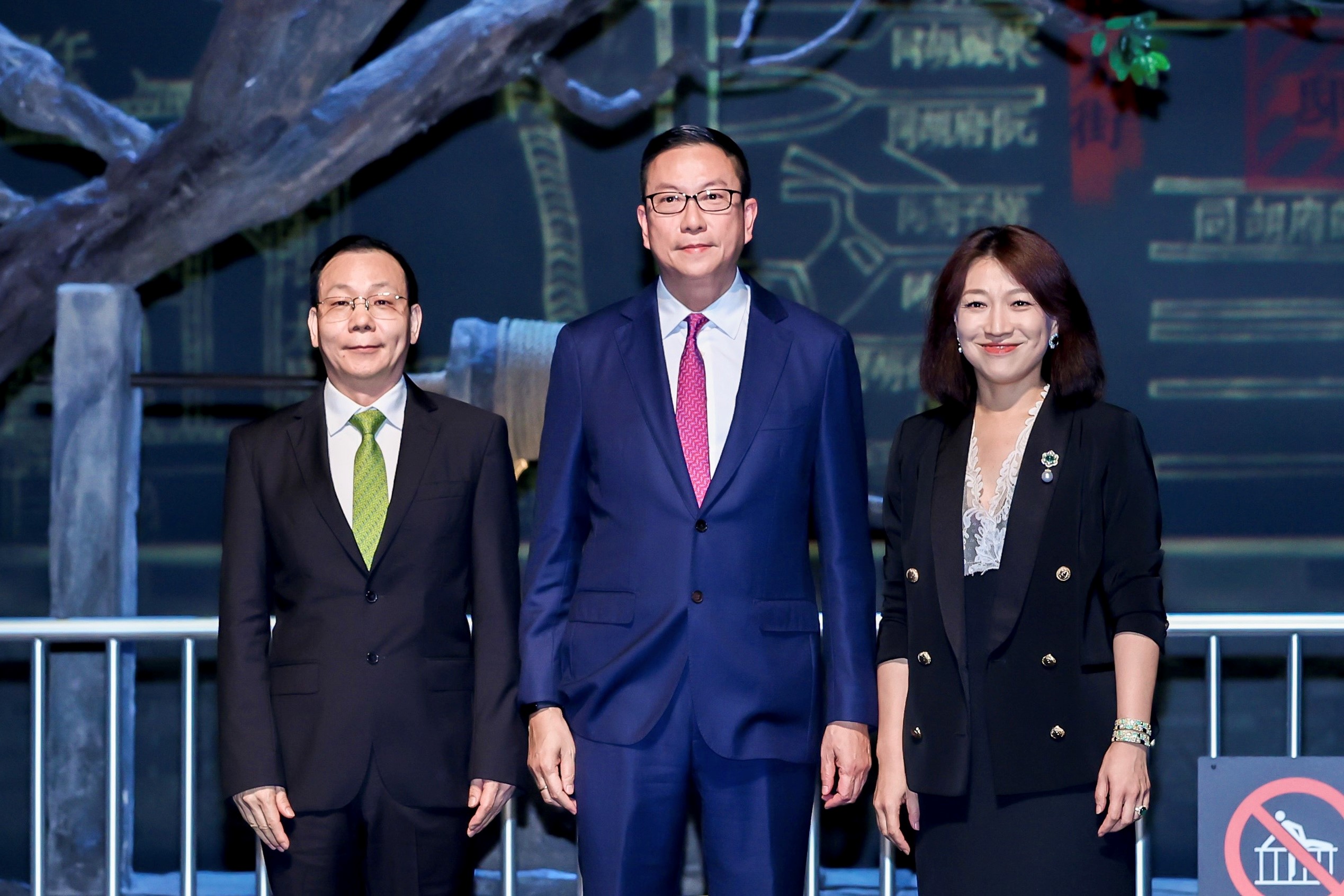 ���硶�Ͻ��״ε��������̨������췽�α���Ӱ�������췽��ͼ��