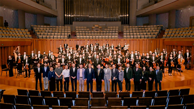 ����ر�����������פ�������´�����֣ΰԴ��ǰ���Ұˣ����й����������Ա������ϯ����������ѧԺԺ����壨ǰ����ţ����⽻����۰���̨������˾���޽�骣�ǰ�����ߣ����Ļ������β����ʽ���������ָ��ֳ����ף�ǰ�����ߣ�����۹���������ϯ��ϯָ����¡����̨�м䣩�������ܲû�Ʒ�ǰ����ˣ���һ����ְ��Ա��Ӱ�����פ���칩ͼ