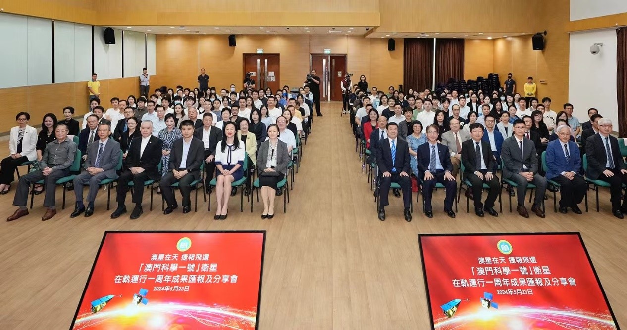 ͼΪ���Ŀ�һ�š������ڹ�����һ����ɹ��㱨�������ᡣ���Ŀƴ�ͼ��