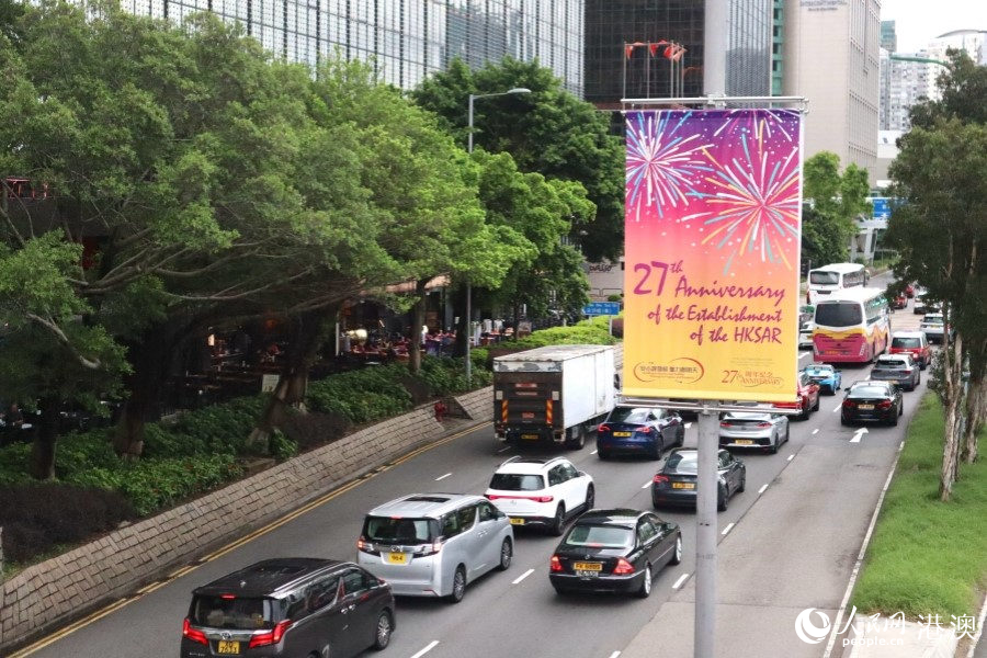 ��ۼ�ɳ�׵�·һ�Թ�����ף��������������