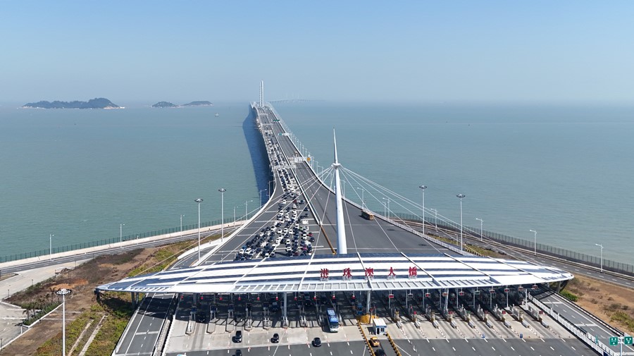 ͼ1.������ڼ䣬�����ϡ�����������Ĵ���ǰ���ڵء�������Ĵ��ű߼�վ��ͼ��