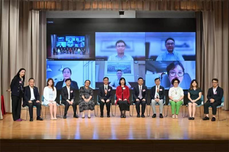 �ڶ��������Сѧ���׶�԰���л���ͳ�Ļ�У�����ްࡱ������ʽ���С����췽��ͼ