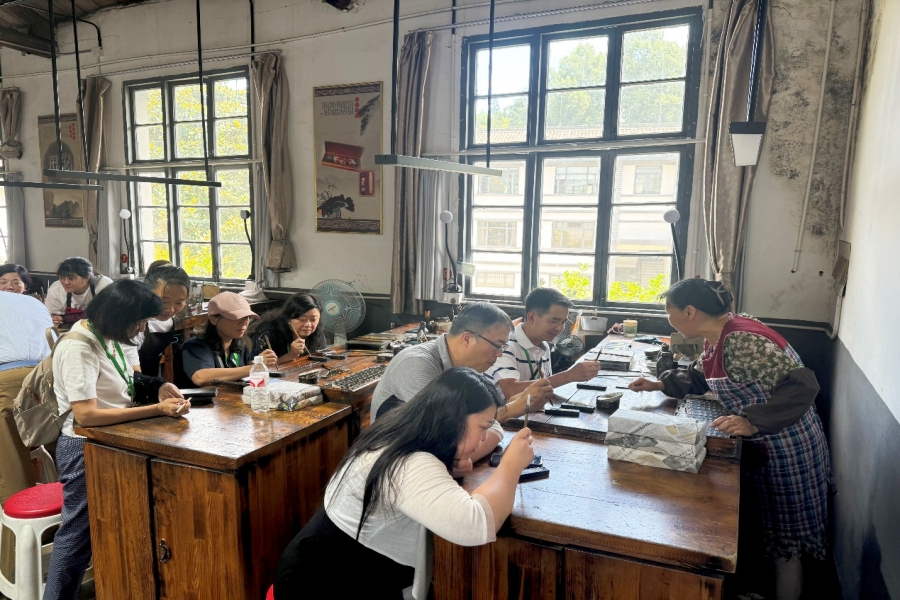 ͼ1.���У�������Ϻ�����ī�����鴫ͳ��ī���������췽��ͼ