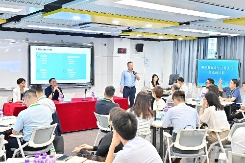 ͼΪ�����ٹ�����Ա�ֳ��������֡����췽��ͼ