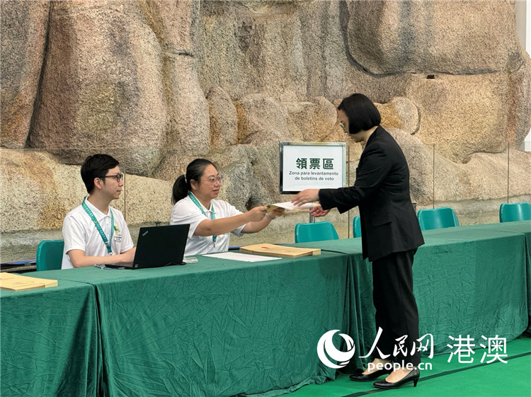 ͼΪ�������Ӳ�ͶƱ׼��������ֳ���ȡģ��ѡƱ�����������߸���÷�㣩