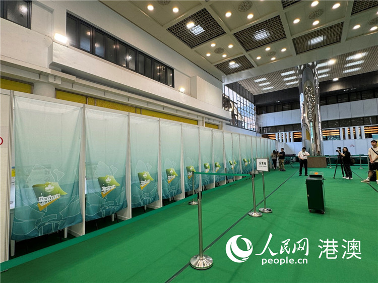 ͼΪģ��Ʊվ���õ�ʮ���������Ʊ�䡣���������߸���÷�㣩