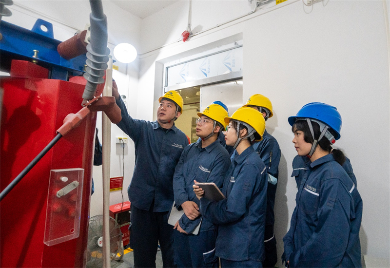 �۰Ĵ�ѧ�����Ϸ������㶫�麣���ٹ����ʵϰ������׿Ӣ��