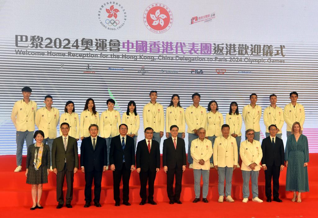 8��21�գ�����ر�����������������ҳ���ǰ�����������й��������Э���߰���ƥ��ίԱ��᳤��������ǰ�����壩�ȼα����˶�Ա��Ӱ���»������ ¬���� ��