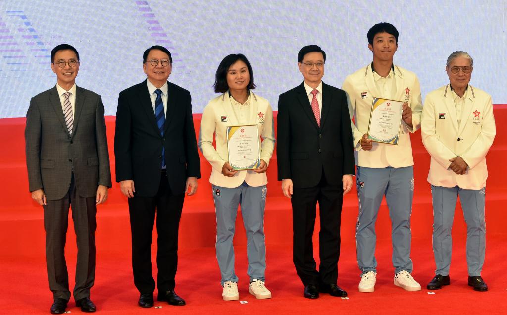 8��21�գ�����ر�����������������ҳ���������Ϊ�й���۷����˶�Ա֣��Ȼ���Ҷ��������������������䷢����֤�顣�»������ ¬���� ��