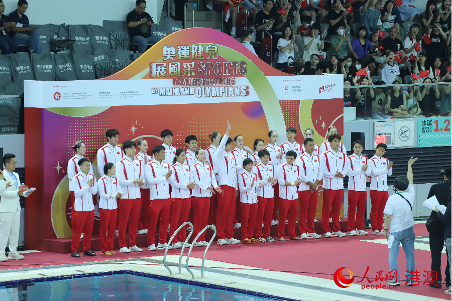 ���ά�����ǹ�԰��Ӿ�ؾ��С��ڵذ��˽���չ��ɡ���ˮ����Ӿ����Ŀ��ʾ����������� ��С����