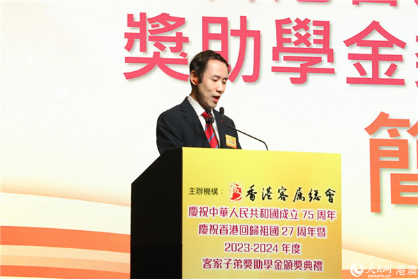 ͼ5.��ۿ����ܻḱ��ϯ������ѧ��ίԱ��ִ��ίԱ����ǫ�´ǡ������� ������ ��