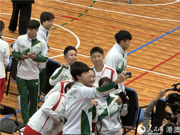 ͼΪ�ڽ����ֳ�����ѧ�����˶�Ա�׷�����˽�����Ӱ�������� ���߸���÷��