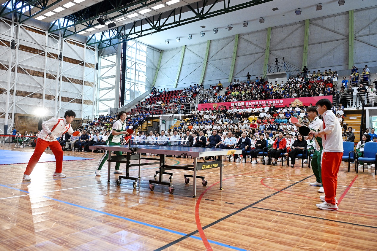 ͼΪ��ӱɯ�������շֱ�������˶�Ա����ֳ������������������žֹ�ͼ