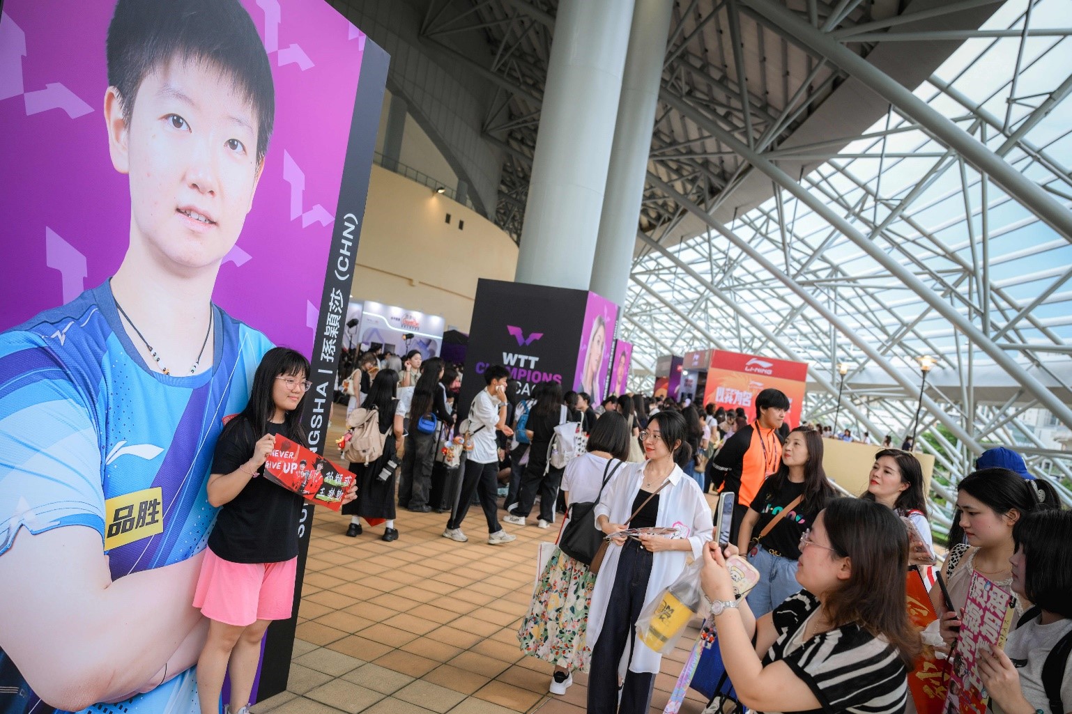 ͼΪ���ں�ϲ�����˶�Ա�����������Ӱ����������������������ֹ�ͼ��