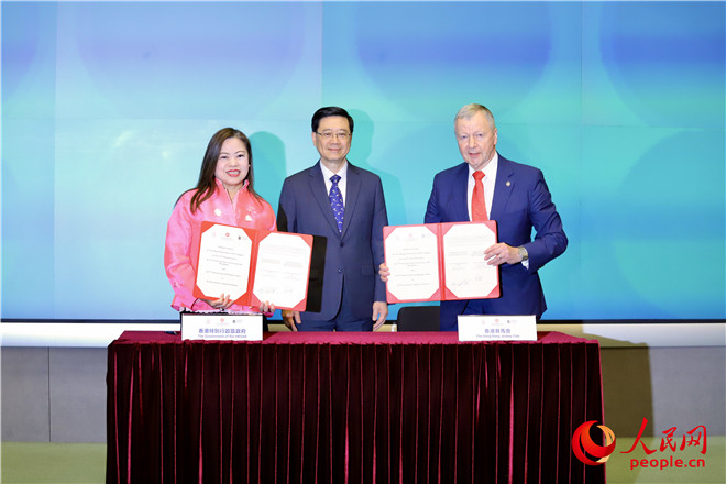 马会支持十五运会和残特奥委会香港赛区签署仪式在特区政府总部举行。人民网 严小晶 摄