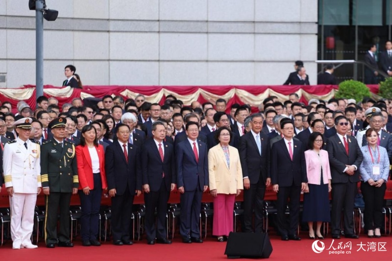 主礼嘉宾与社会各界人士共同见证这一庄严时刻。人民网 吴宇扬扬摄