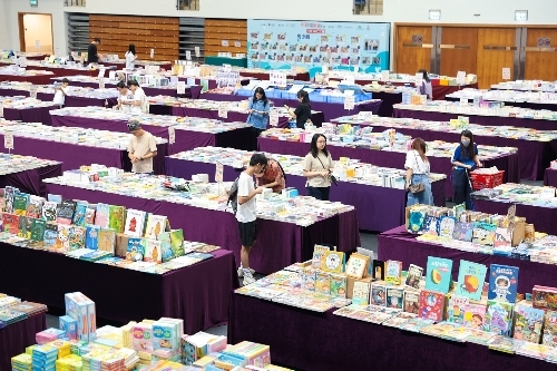 图为第28届澳门书市嘉年华展销万种出版物。澳门理工大学供图