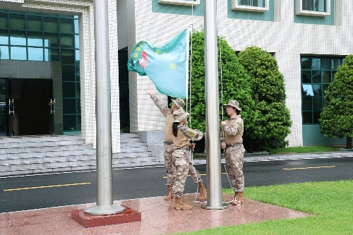 图为夏令营学员升营旗。澳门特区教青局供图