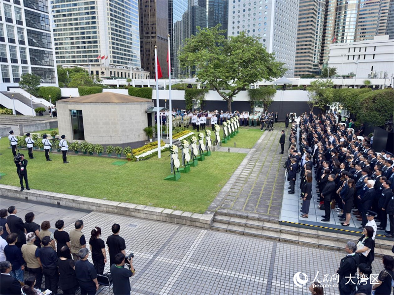 香港9月3日举办中国人民抗日战争暨世界反法西斯战争胜利80周年纪念仪式。人民网 严小晶摄