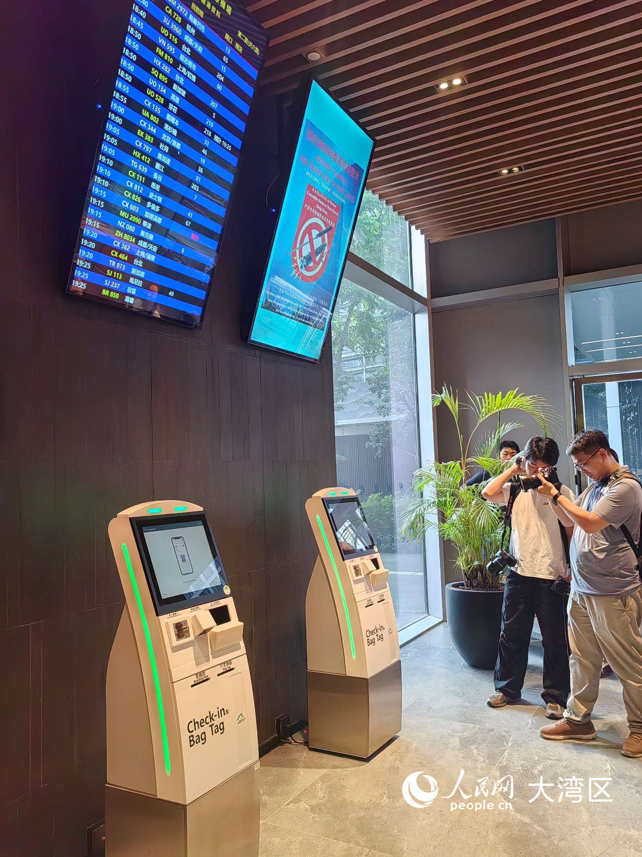 香港国际机场大湾区首座高端城市候机楼落户在前海嘉里中心。人民网记者 王晶摄