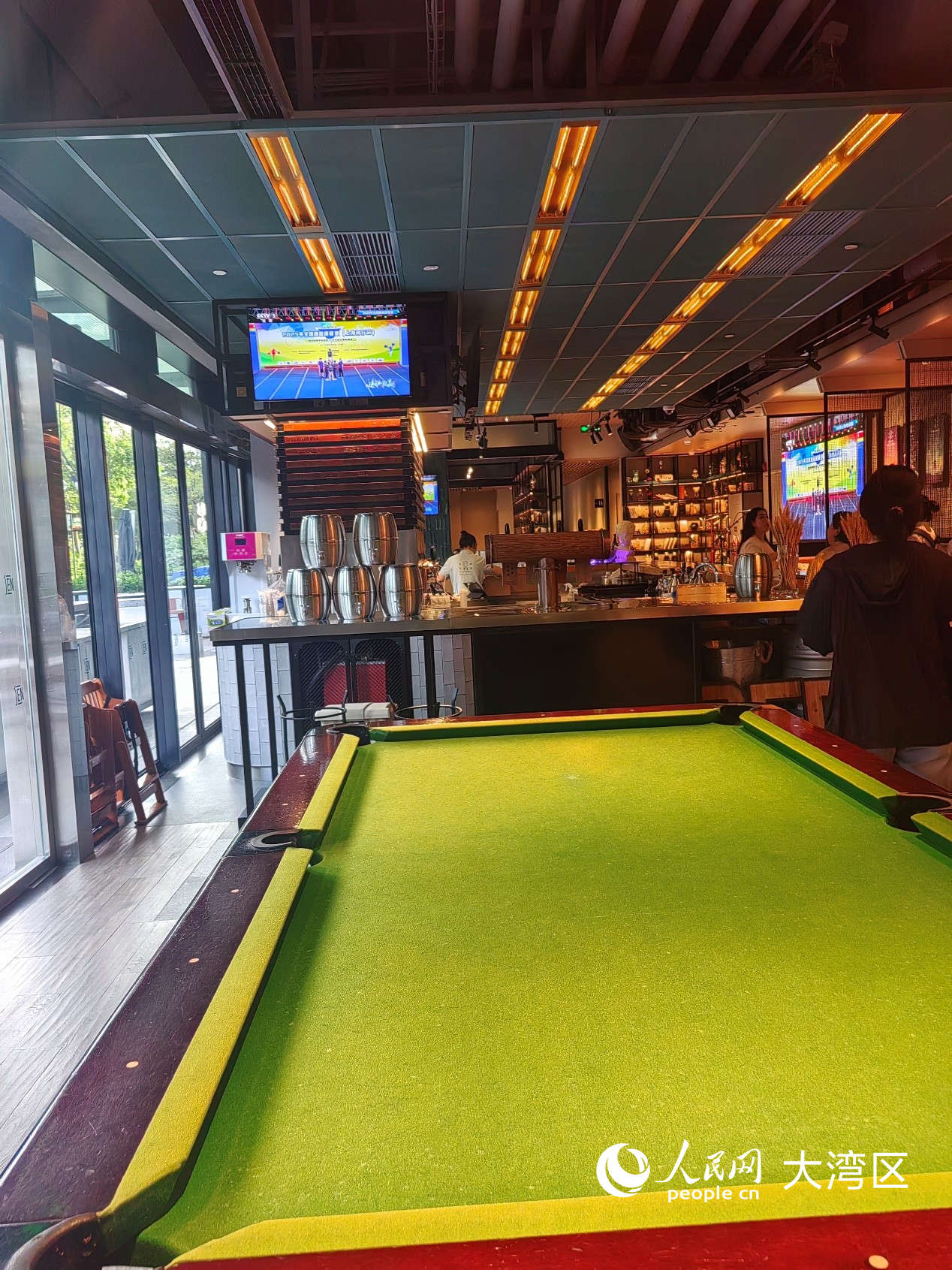 前海嘉里中心配套酒店的休闲场所。人民网记者 王晶摄